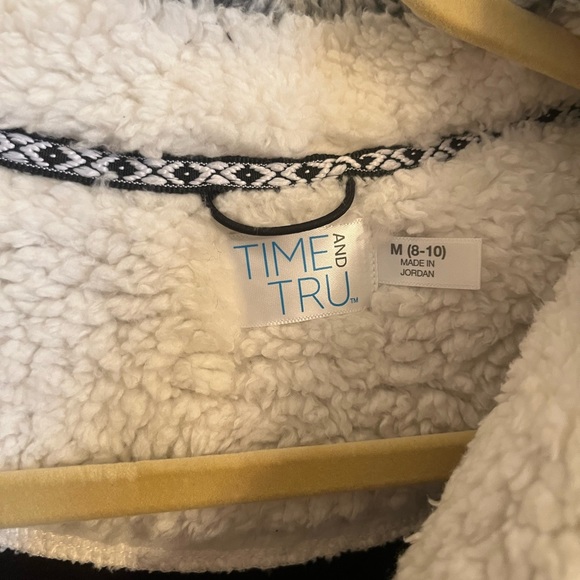 Fuzzy fleece pullover - Picture 2 of 2